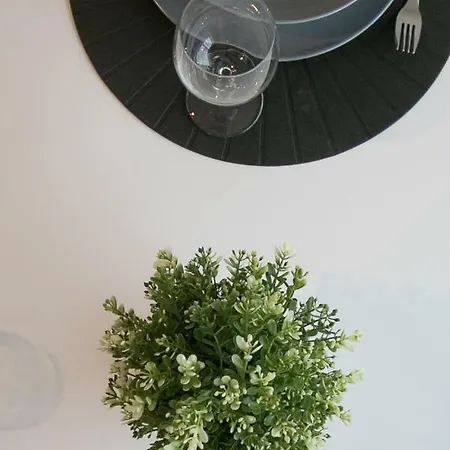 Moderne A Pour 4 Personnes * Кан