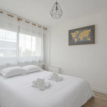 Moderne A Pour 4 Personnes アパート