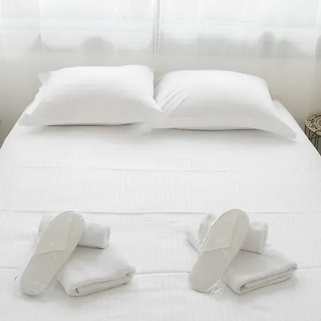 Moderne A Pour 4 Personnes Кан