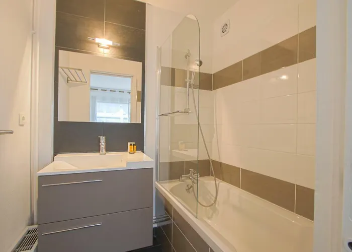 Moderne A Pour 4 Personnes *